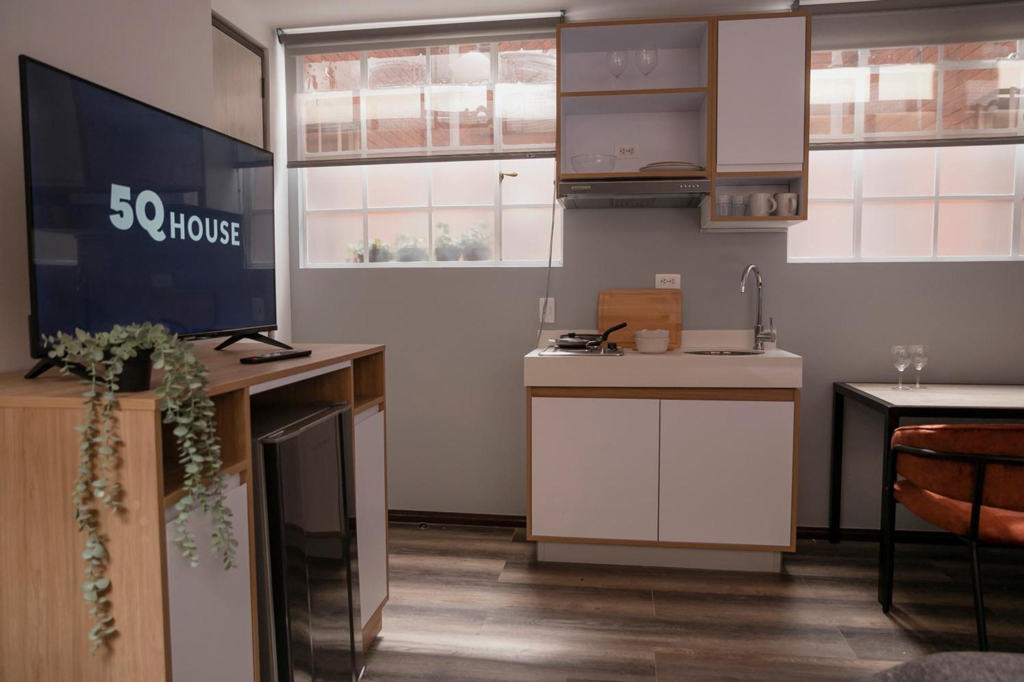 Acomodação com café da manhã  5q House Quinta Camacho